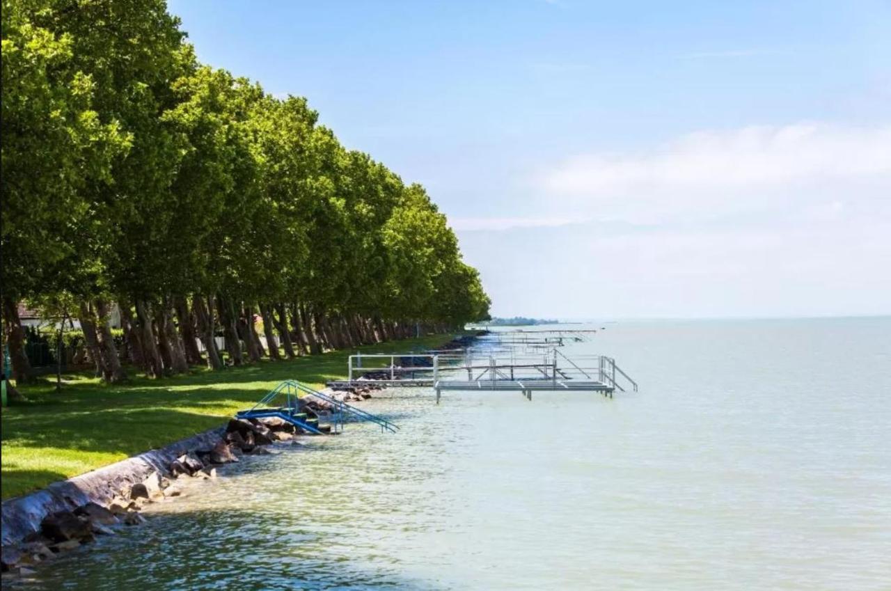 Lido Riviera Sunshine Apartman บาลาตอนแลลเล ภายนอก รูปภาพ